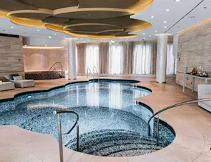 Spa mit Pool im Waldorf Astoria Berlin