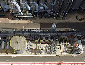 Industrielle Abwasseraufbereitungsanlage von oben