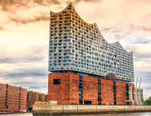 Elbphilharmonie Hamburg im Sonnenuntergang