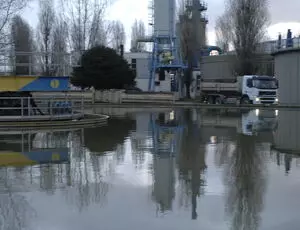 Kläranlage mit Klärschlammtransport