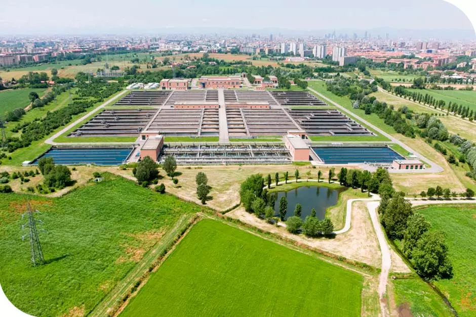 Blick auf eine kommunale Kläranlage