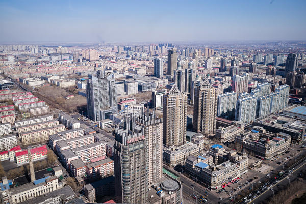Municipalité, vue du ciel d'une ville avec de hauts bâtiments et de grandes avenues